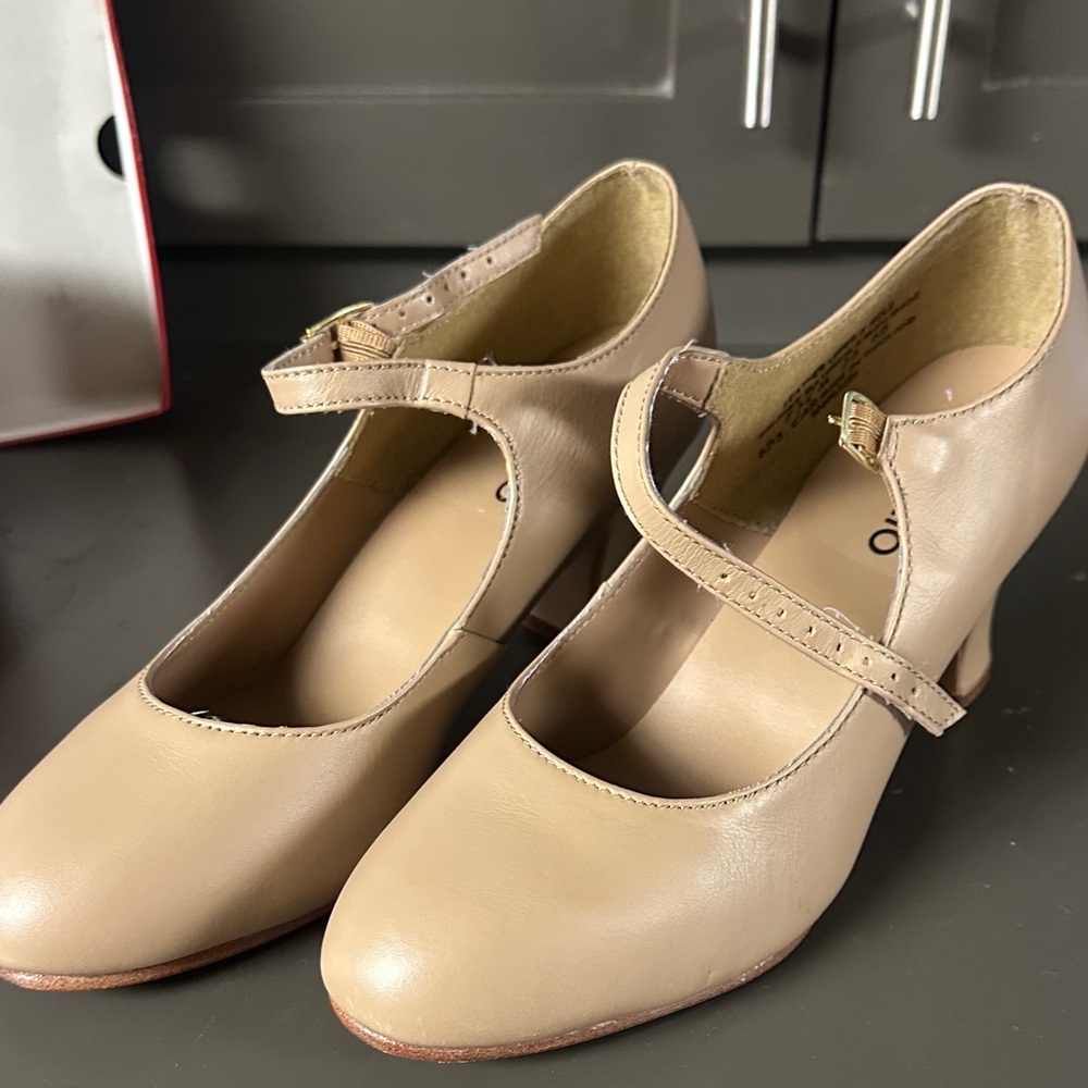 Capezio character shoes 7.5 worn once